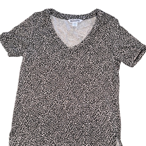 NWOT Athleta Breezy Scoop V-Neck Tee Short Sleeve Shirt Micro Cheetah Leopard - Picture 3 of 9